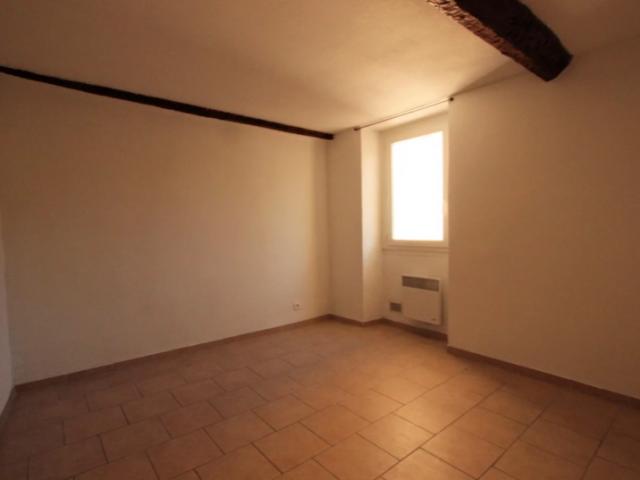 APPARTEMENT 3 PIÈCES - SAINT MARTIN DU VAR - PLACE DE SAINT MARTIN DU VAR 