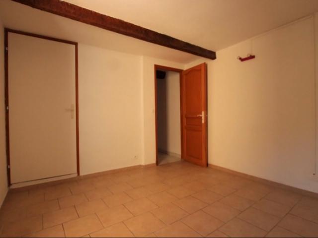 APPARTEMENT 3 PIÈCES - SAINT MARTIN DU VAR - PLACE DE SAINT MARTIN DU VAR 