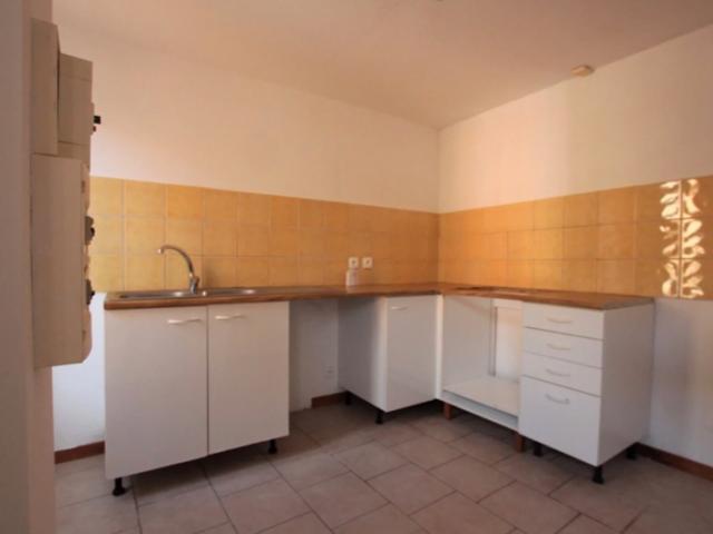 APPARTEMENT 3 PIÈCES - SAINT MARTIN DU VAR - PLACE DE SAINT MARTIN DU VAR 