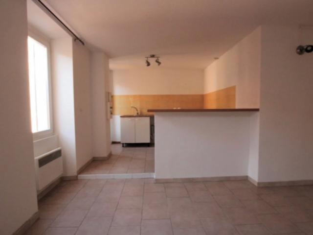APPARTEMENT 3 PIÈCES - SAINT MARTIN DU VAR - PLACE DE SAINT MARTIN DU VAR 