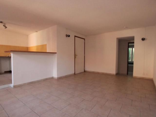 APPARTEMENT 3 PIÈCES - SAINT MARTIN DU VAR - PLACE DE SAINT MARTIN DU VAR 