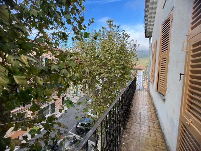APPARTEMENT 2 PIÈCES EN DUPLEX  - VILLAGE DE LEVENS - RFFAIT À NEUF 