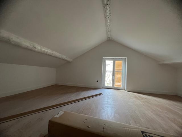 APPARTEMENT 2 PIÈCES EN DUPLEX  - VILLAGE DE LEVENS - RFFAIT À NEUF 