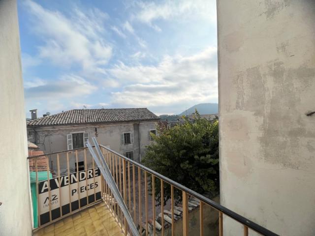 APPARTEMENT TROIS PIÈCES - VILLAGE DE LEVENS - REFAIT À NEUF 