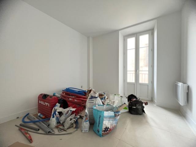 APPARTEMENT TROIS PIÈCES - VILLAGE DE LEVENS - REFAIT À NEUF 